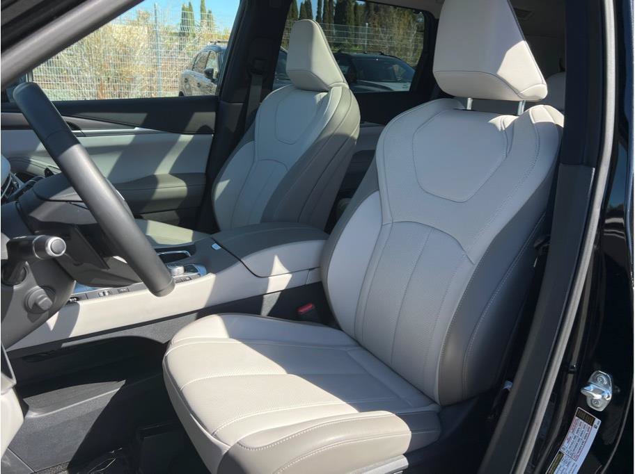 Used 2026 INFINITI QX60 Luxe w/ Cargo Package AWD/4WD image 8