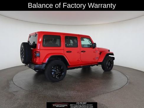 Used 2025 Jeep Wrangler Unlimited Sahara w/ Safety Group image 20