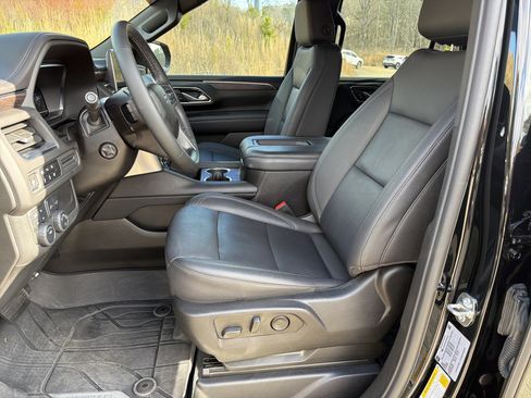 Used 2023 Chevrolet Tahoe Z71 w/ Luxury Package image 9