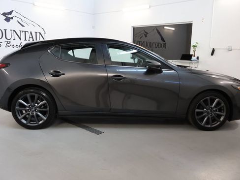 Used 2022 MAZDA MAZDA3 s FWD image 8