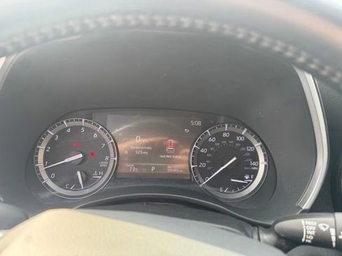 Used 2020 Toyota Highlander XLE image 12