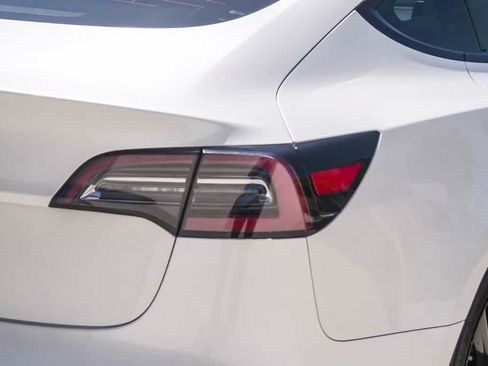 Used 2021 Tesla Model 3 Standard Range Plus RWD image 10