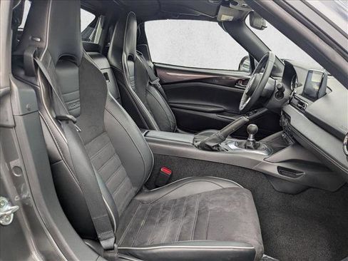 Used 2022 MAZDA MX-5 Miata Club RWD image 17