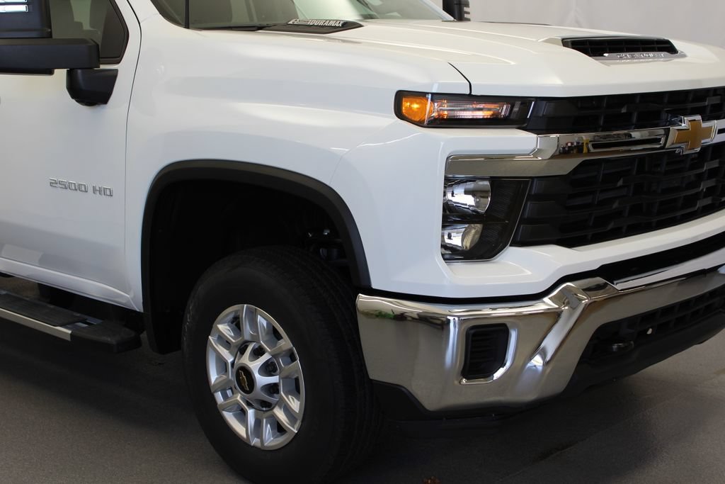 Used 2026 Chevrolet Silverado 2500 LT AWD/4WD image 4