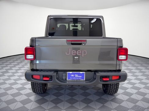 Used 2022 Jeep Gladiator Rubicon w/ Cold Weather Group AWD/4WD image 11