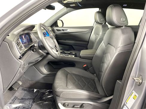 Used 2024 Volkswagen Atlas Cross Sport SE w/ Panoramic Sunroof Package AWD/4WD image 17