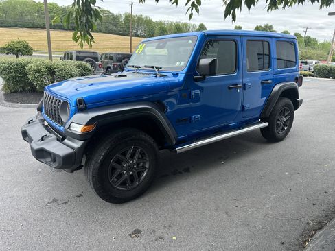 Used 2024 Jeep Wrangler Unlimited Sport AWD/4WD image 8