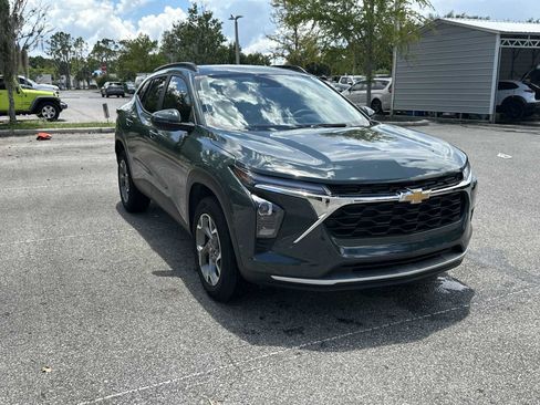 Certified 2025 Chevrolet Trax LT FWD image 8