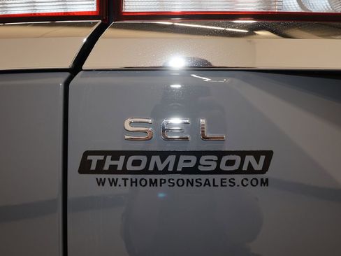 Used 2025 Volkswagen Atlas SEL Premium R-Line image 36