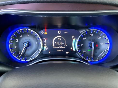 Used 2019 Chrysler Pacifica Limited image 26