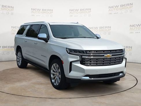 Used 2021 Chevrolet Suburban Premier w/ Premium Package AWD/4WD image 7