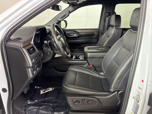 Used 2023 Chevrolet Suburban Premier image 17