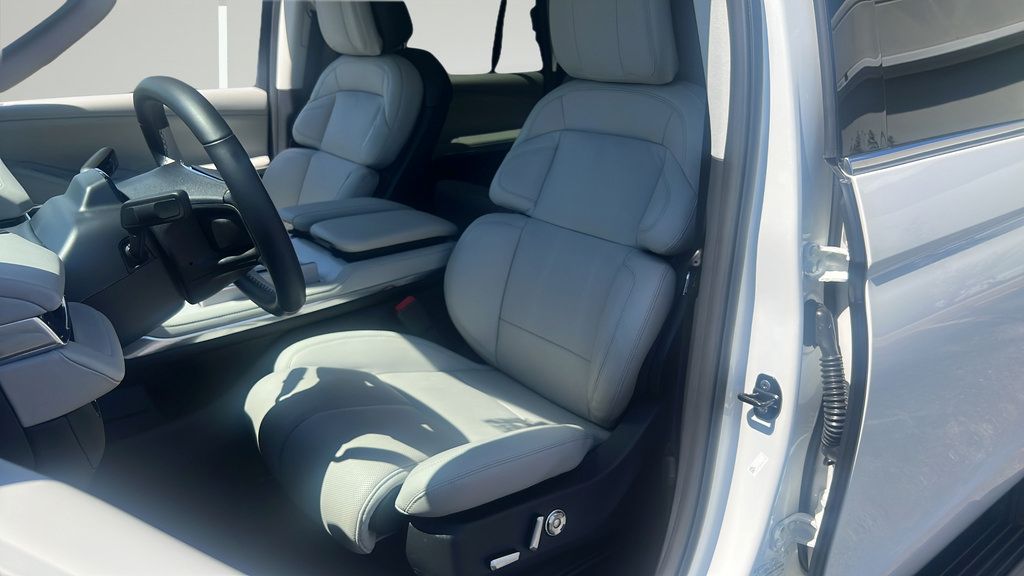 Used 2026 Lincoln Navigator L Reserve AWD/4WD image 16