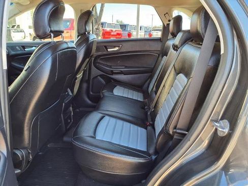 Used 2019 Ford Edge SE image 19
