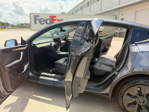 Used 2023 Tesla Model Y Long Range AWD/4WD image 17