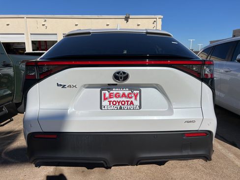 Used 2023 Toyota bZ4X XLE image 9