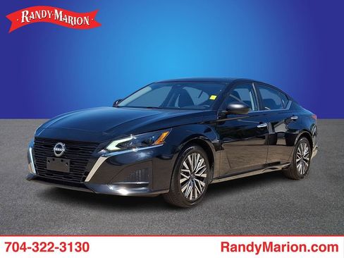 Used 2025 Nissan Altima 2.5 SV FWD image 1