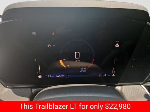 Used 2025 Chevrolet TrailBlazer LT AWD/4WD image 26