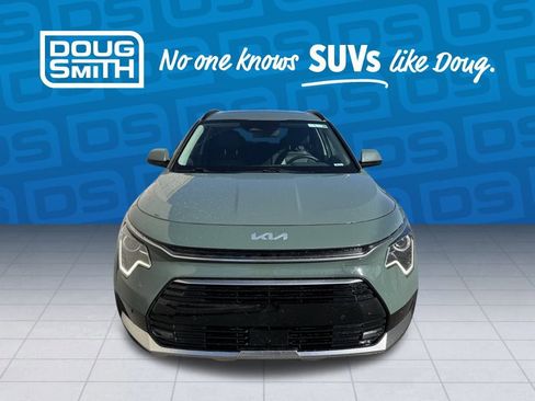 Used 2023 Kia Niro SX image 3