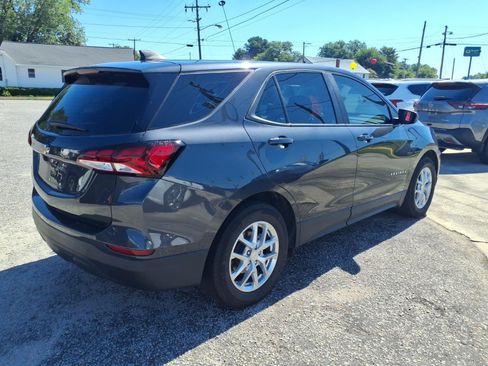 Used 2022 Chevrolet Equinox LS FWD image 2