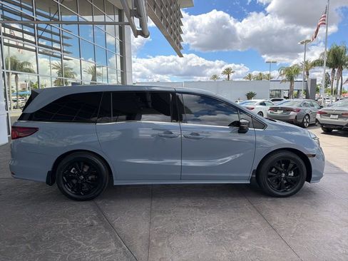 Used 2024 Honda Odyssey Sport image 3