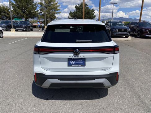 Certified 2025 Volkswagen Tiguan SE w/ Panoramic Sunroof Package AWD/4WD image 51