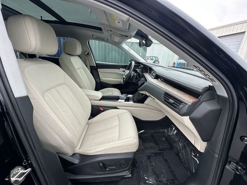 Used 2019 Audi e-tron Premium Plus image 26