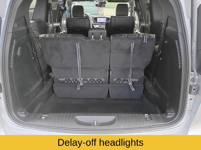 Used 2026 Chrysler Pacifica Limited FWD image 22