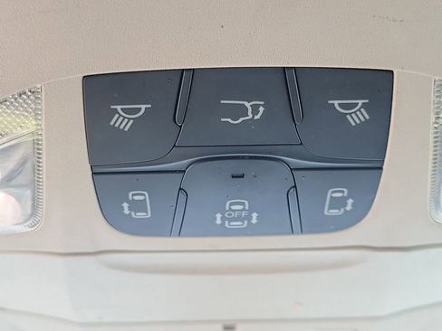 Used 2018 Chrysler Pacifica Touring-L FWD image 33