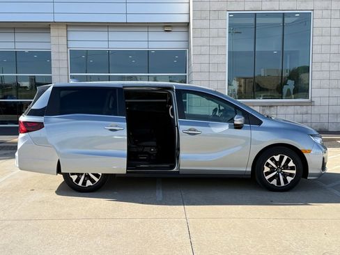 Used 2025 Honda Odyssey EX-L image 9