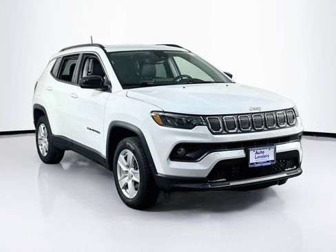 Used 2022 Jeep Compass Latitude w/ Convenience Group AWD/4WD image 3