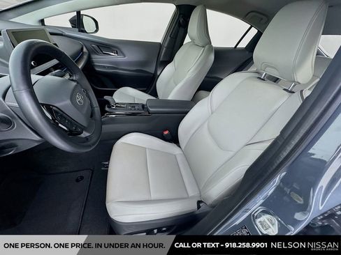 Used 2024 Toyota Prius XLE FWD image 21
