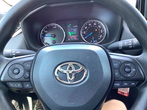 Used 2021 Toyota RAV4 LE AWD/4WD image 43