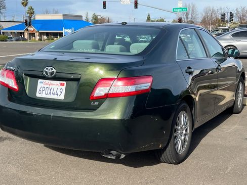 Used 2011 Toyota Camry LE image 2