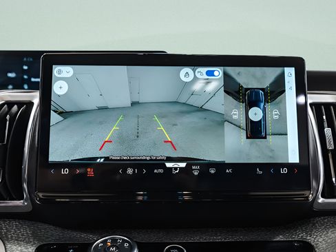 Used 2025 Ford Expedition Tremor AWD/4WD image 17