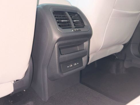 New 2026 Volkswagen Taos SE image 32