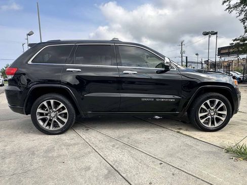 Used 2017 Jeep Grand Cherokee Overland w/ Jeep Active Safety Group AWD/4WD image 4