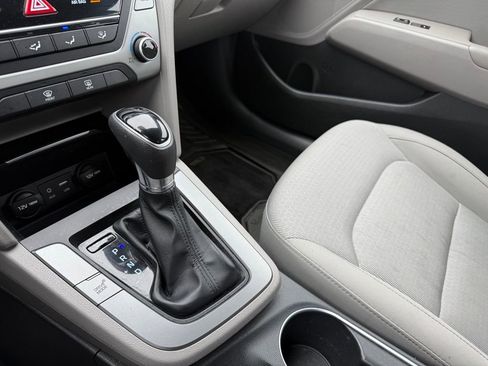 Used 2017 Hyundai Elantra SE image 16
