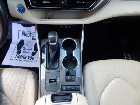 Used 2021 Toyota Highlander Limited image 23