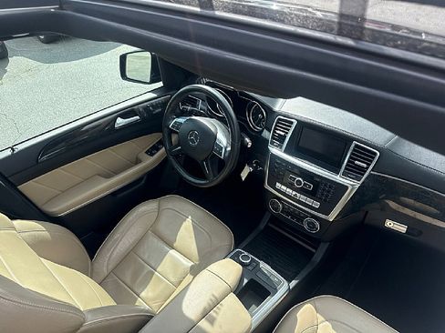 Used 2014 Mercedes-Benz GL 450 4MATIC w/ Lighting Package image 27