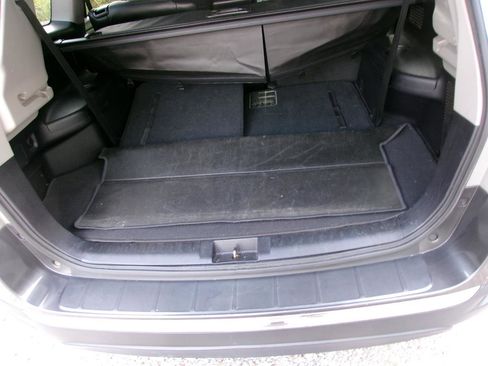 Used 2011 Toyota Highlander SE w/ Tow Pkg AWD/4WD image 18