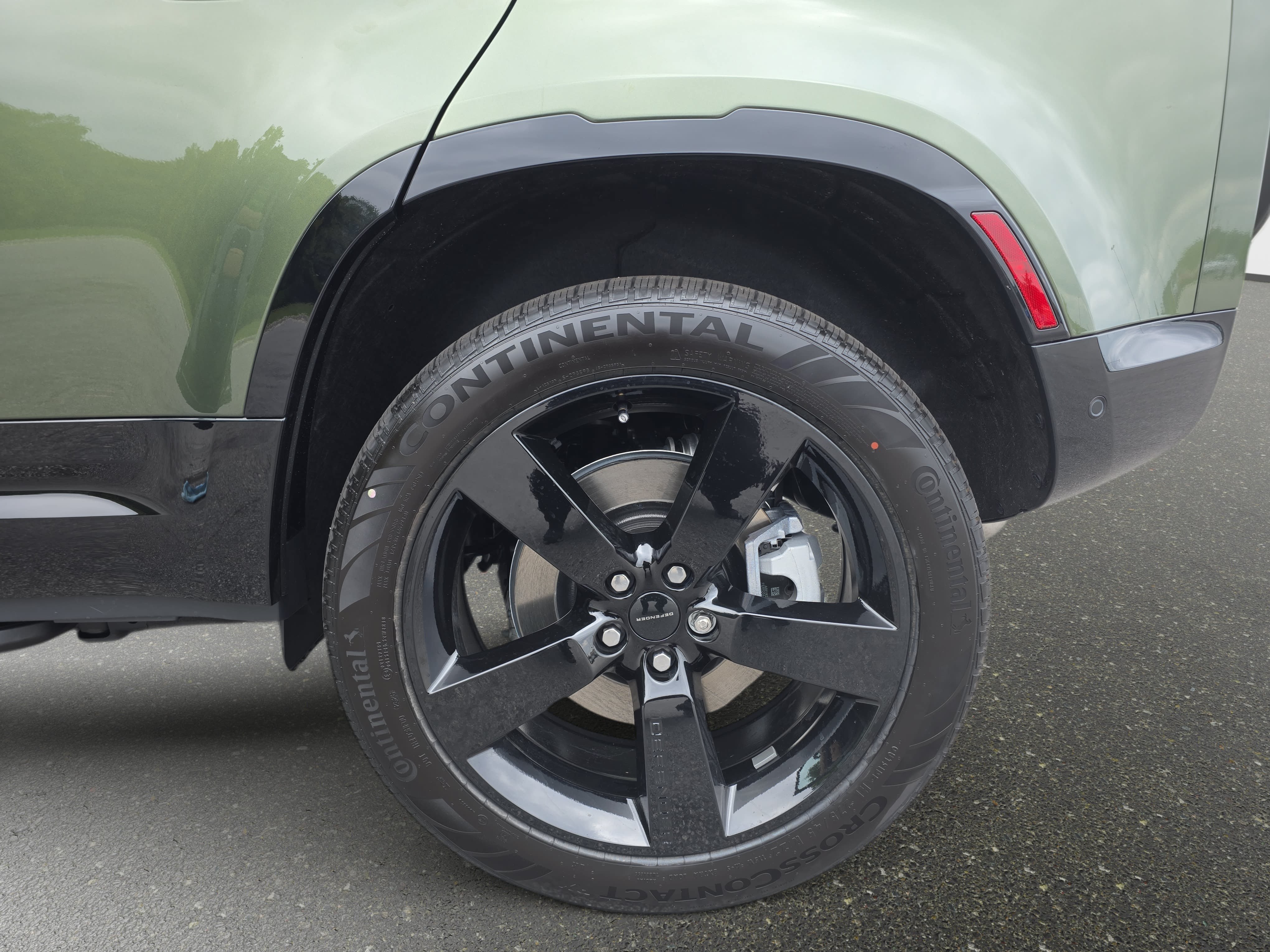 New 2026 Land Rover Defender 110 X-Dynamic SE AWD/4WD image 33