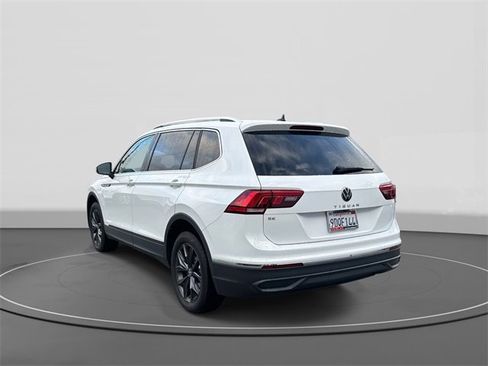 Certified 2022 Volkswagen Tiguan SE image 3