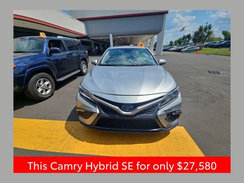 Used 2023 Toyota Camry SE FWD image 1
