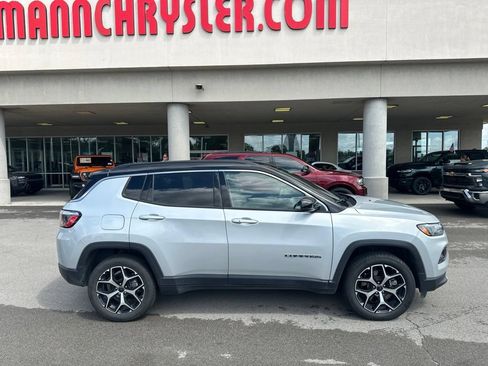 Used 2025 Jeep Compass Limited AWD/4WD image 4