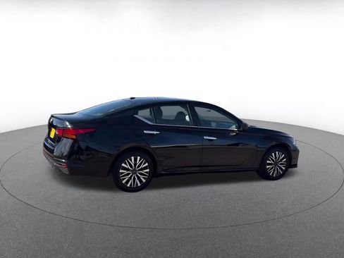 Used 2025 Nissan Altima 2.5 SV image 14