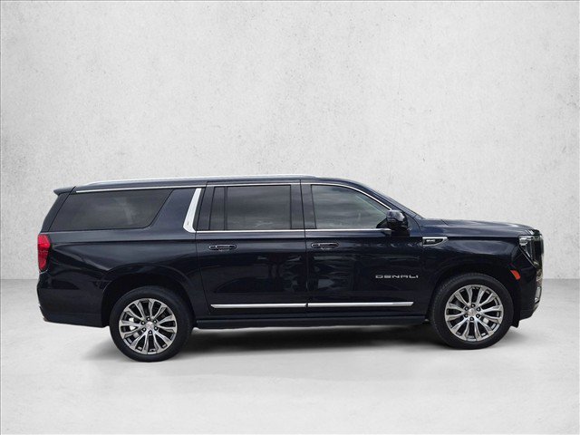 Used 2022 GMC Yukon XL Denali AWD/4WD image 4