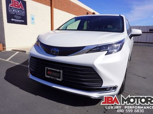 Used 2023 Toyota Sienna XLE image 16