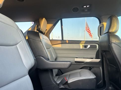 Used 2021 Ford Explorer XLT w/ Equipment Group 202A RWD image 29