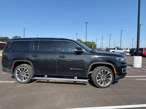 Used 2022 Jeep Wagoneer Series III w/ Premium Group I AWD/4WD image 34